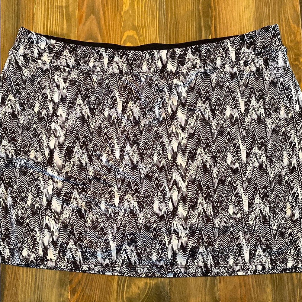 Tranquility black white graphic skirt with shorts